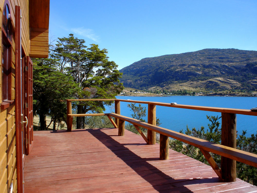 Terra Luna Lodge Puerto Guadal Exterior photo